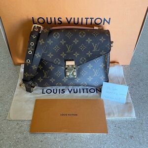 🎉sold🎉Louis Vuitton Pochette Métis monogram